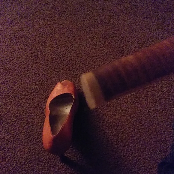 Worn burnt orange heels. Good shape on heel. - Picture 5 of 5